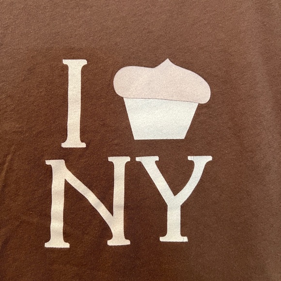 Magnolia Cupcake Brown I *CUPCAKE* NY Tee - Picture 1 of 4